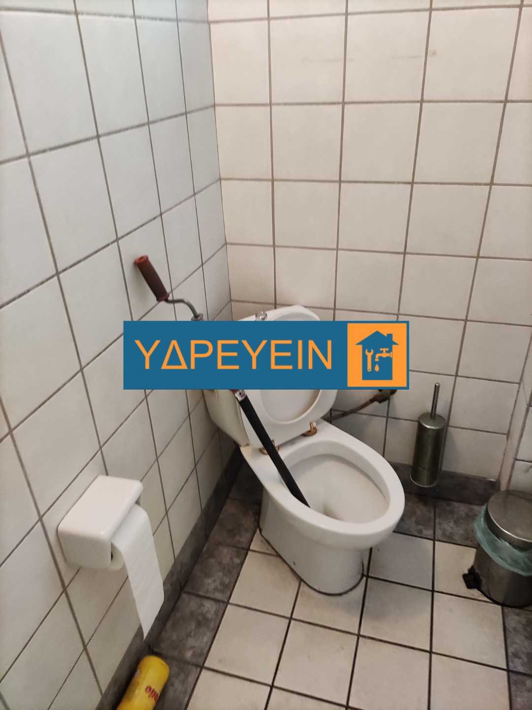 Καθαρή και λειτουργική λεκάνη τουαλέτας